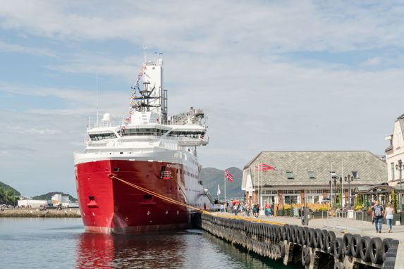 Dåp av Norwind Gale  på Skansekaia i Ålesund