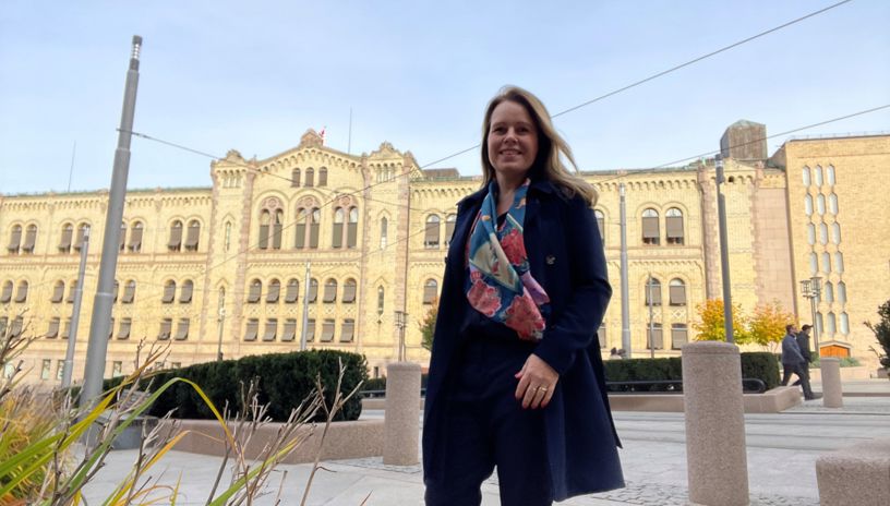 Karin Gjerløw Høidahl, seksjonsleder i Norges Rederiforbund utenfor Stortinget. 