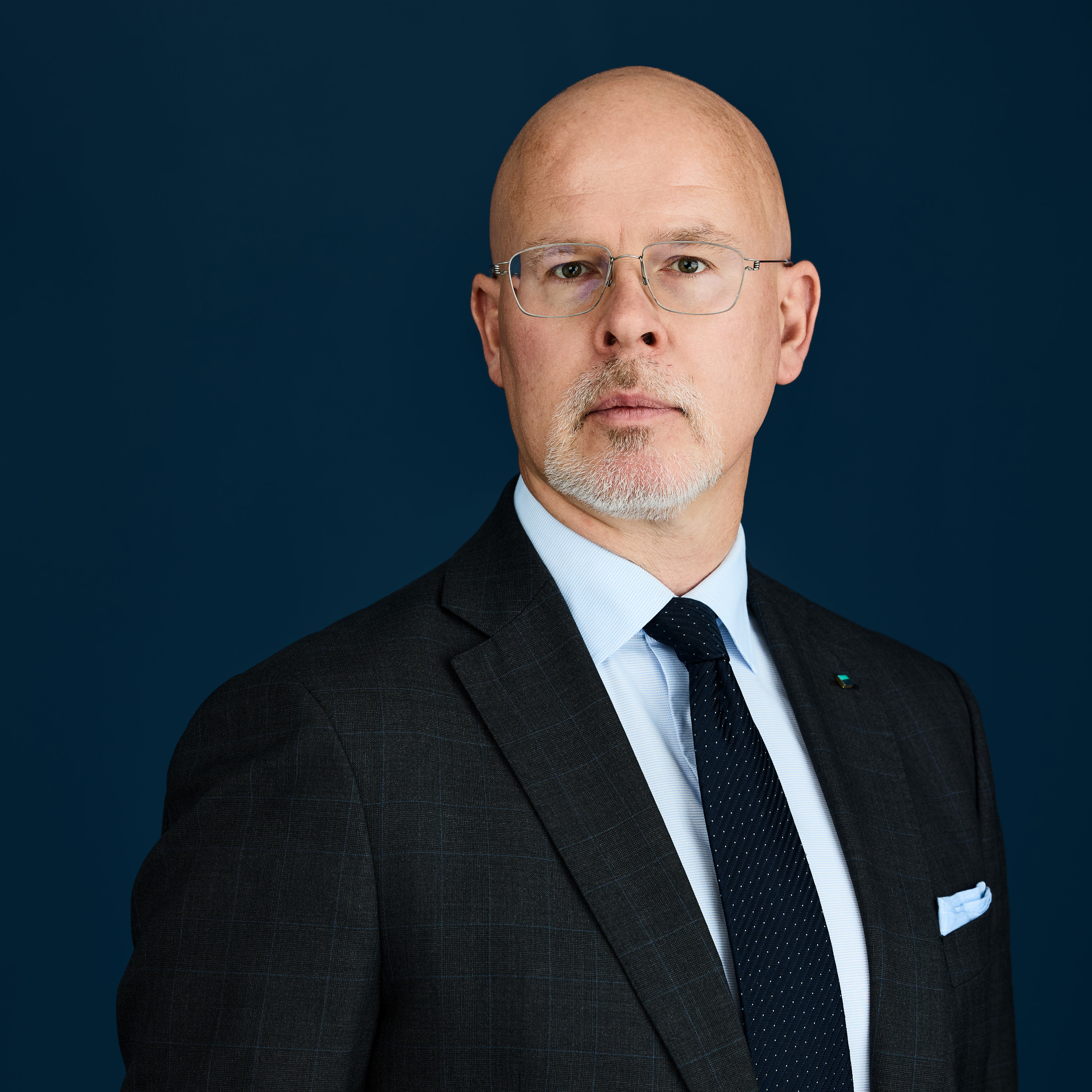 Portrait of Audun Halvorsen against a dark blue backdrop