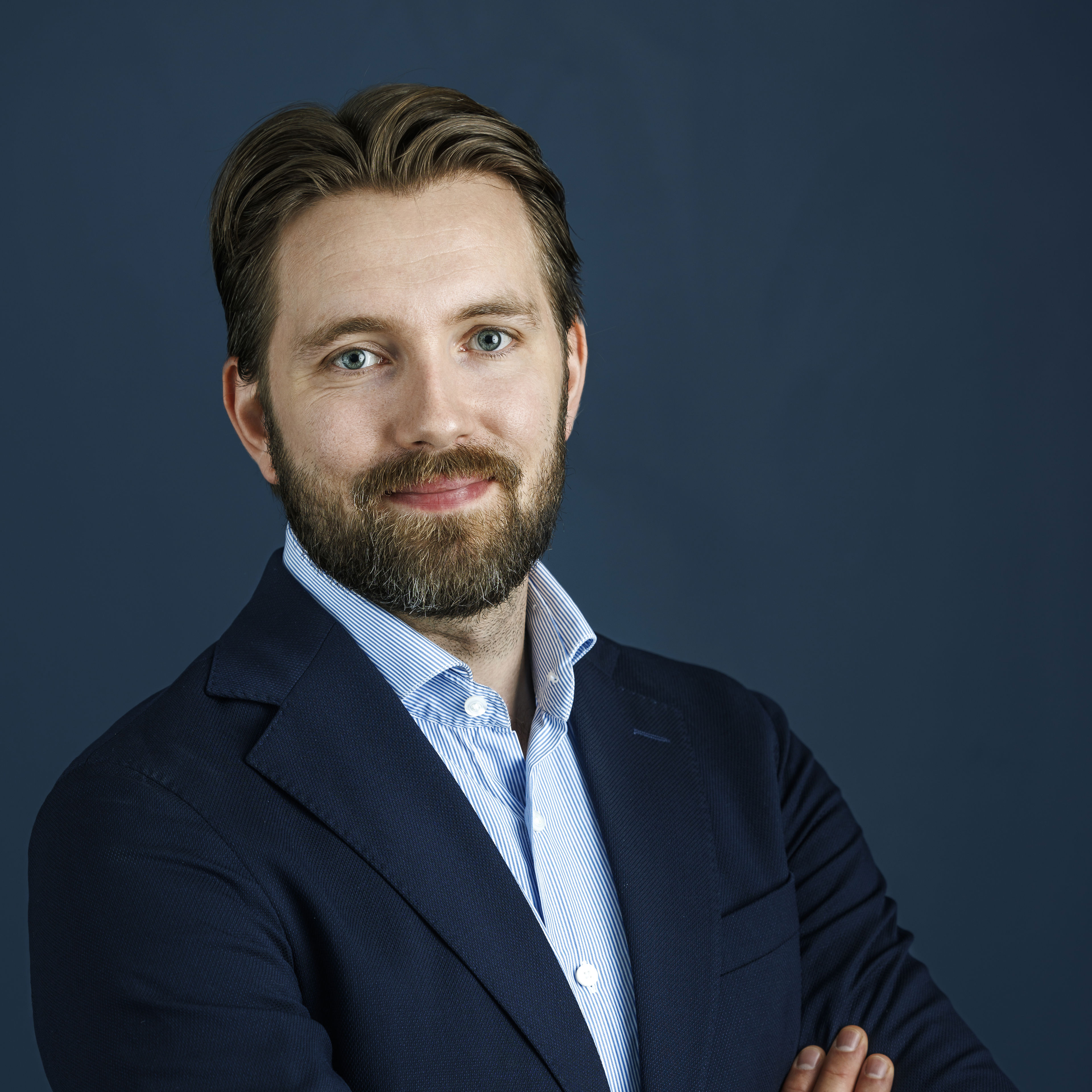 portrait of lawyer daniel antonsson