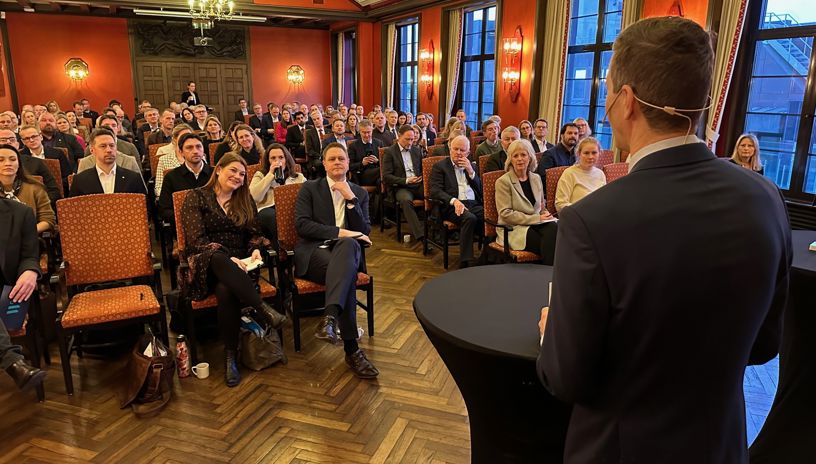 Salen sett fra scenen under Flaggfrokost 1. februar