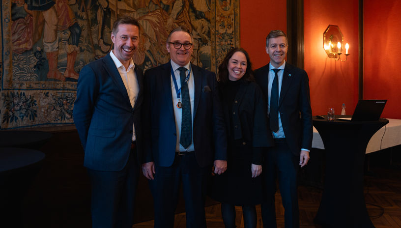Fra venstre statssekretær Even Tronstad Sagebakken, Hans Sande, Evelyn Blom-Dahl og Knut Arild Hareide