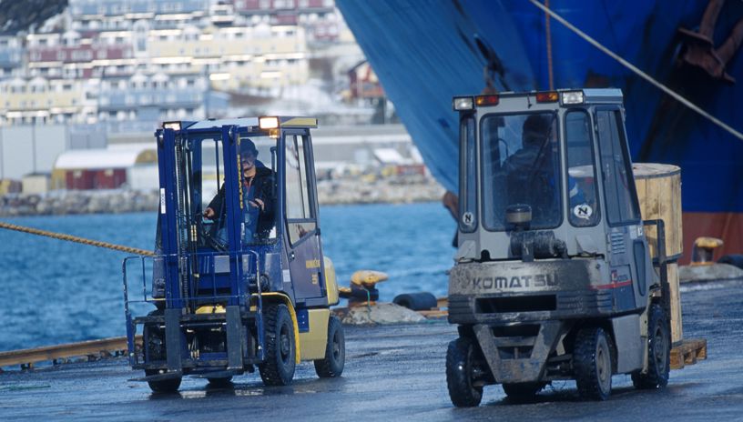 To truckførerer fotografert i Bodø havn 