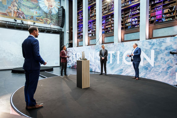 HeidelbergCement and Felleskjøpet Agri was presented with the Heyrdahl Award by Crown Prince Haakon during the annual conference 2021 broadcast at Gamle Deichman