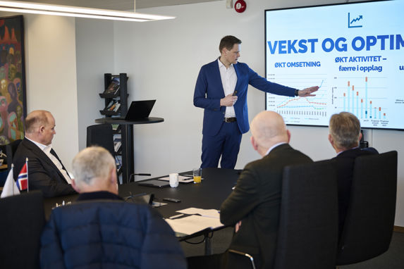 Harald Solberg presenterer funnene i konjunkturrapporten 2023 