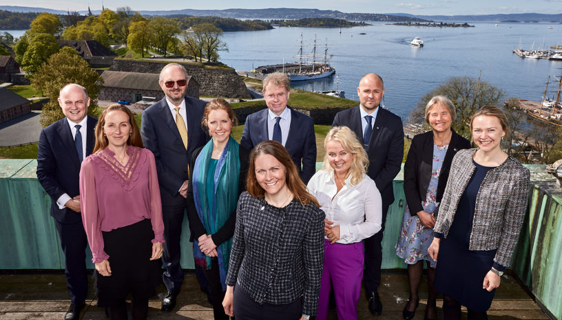 styret i rederiforbundet 2022-2024 samlet på takterrassen i rådhusgaten 25 