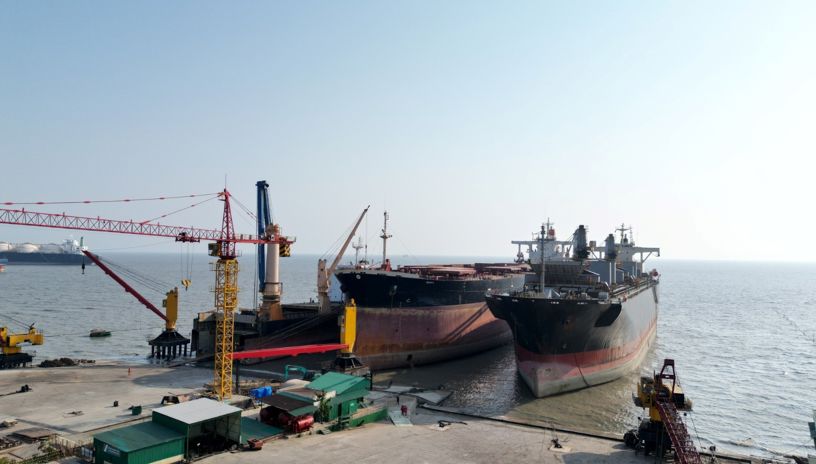 skip ved opphuggingsverft i Bangladesh i 2023 