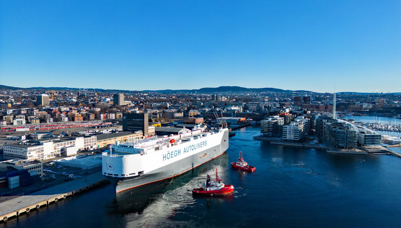 Höegh Oslo legger til kai i Oslo. Foto Knut Brevik Andersen 
