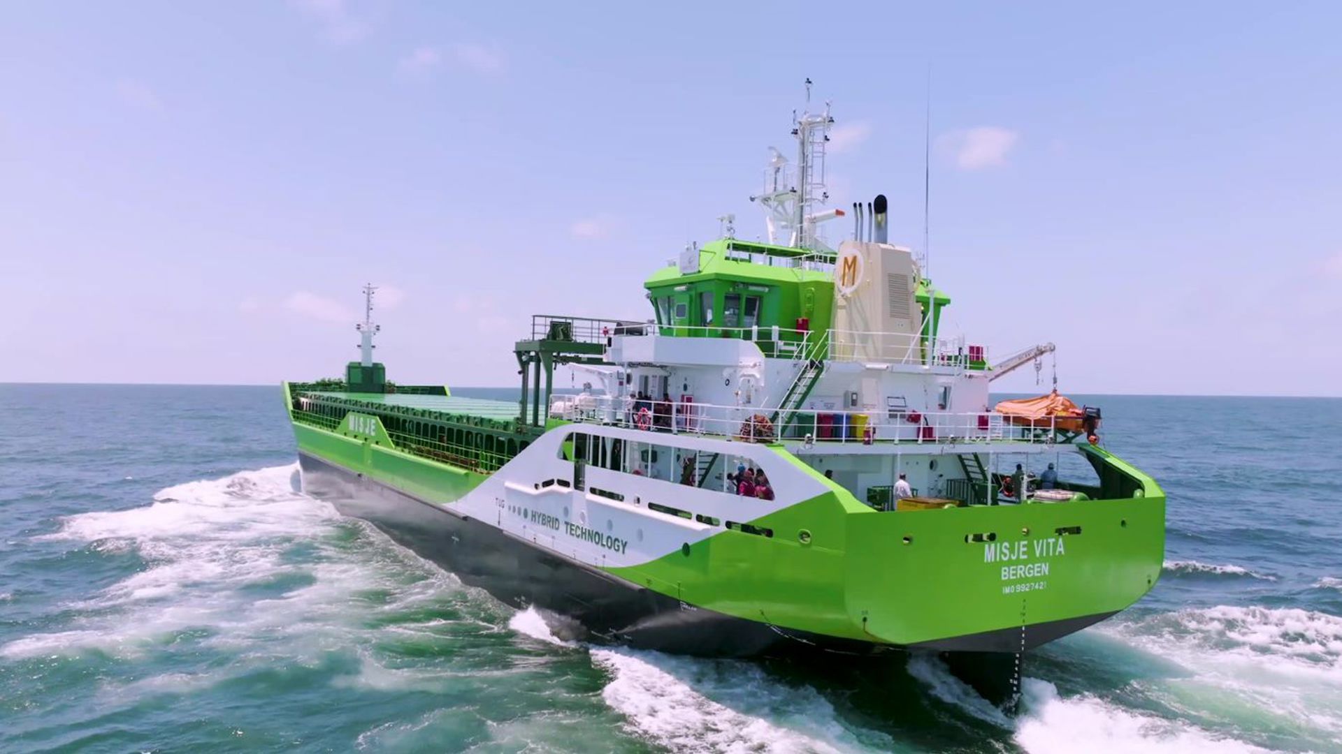 green eco bulker Misje vita 1 on blue sea 
