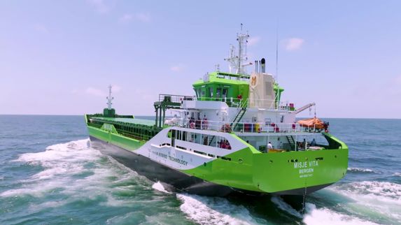 green eco bulker Misje vita 1 on blue sea 